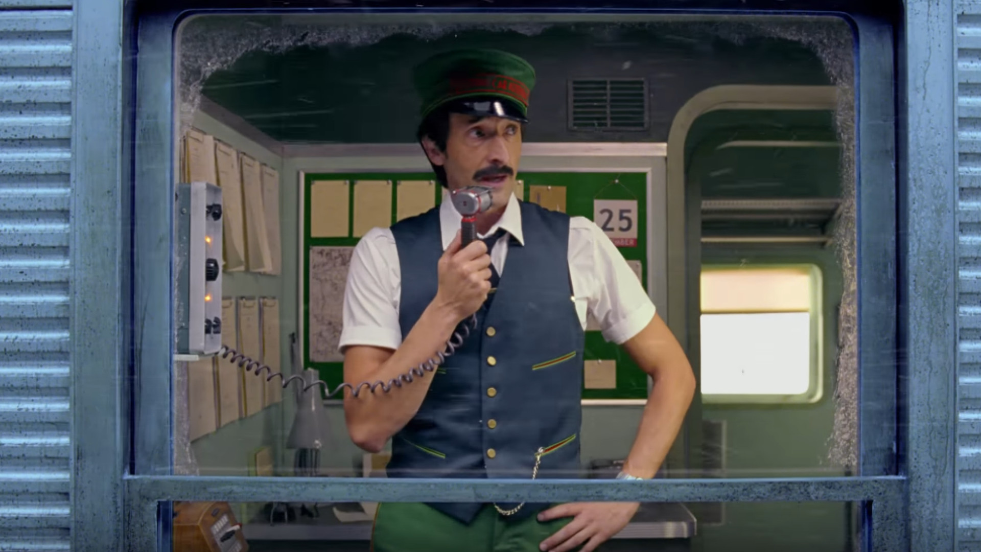 Wes Anderson realiza campanha Natal da H&M com Adrien Brody
