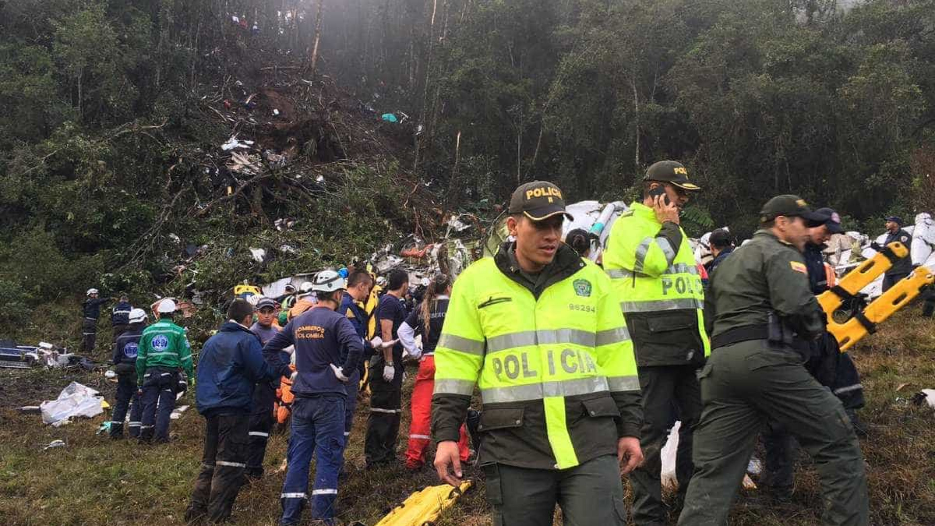 Encontrada mais uma pessoa com vida no local do acidente de avião