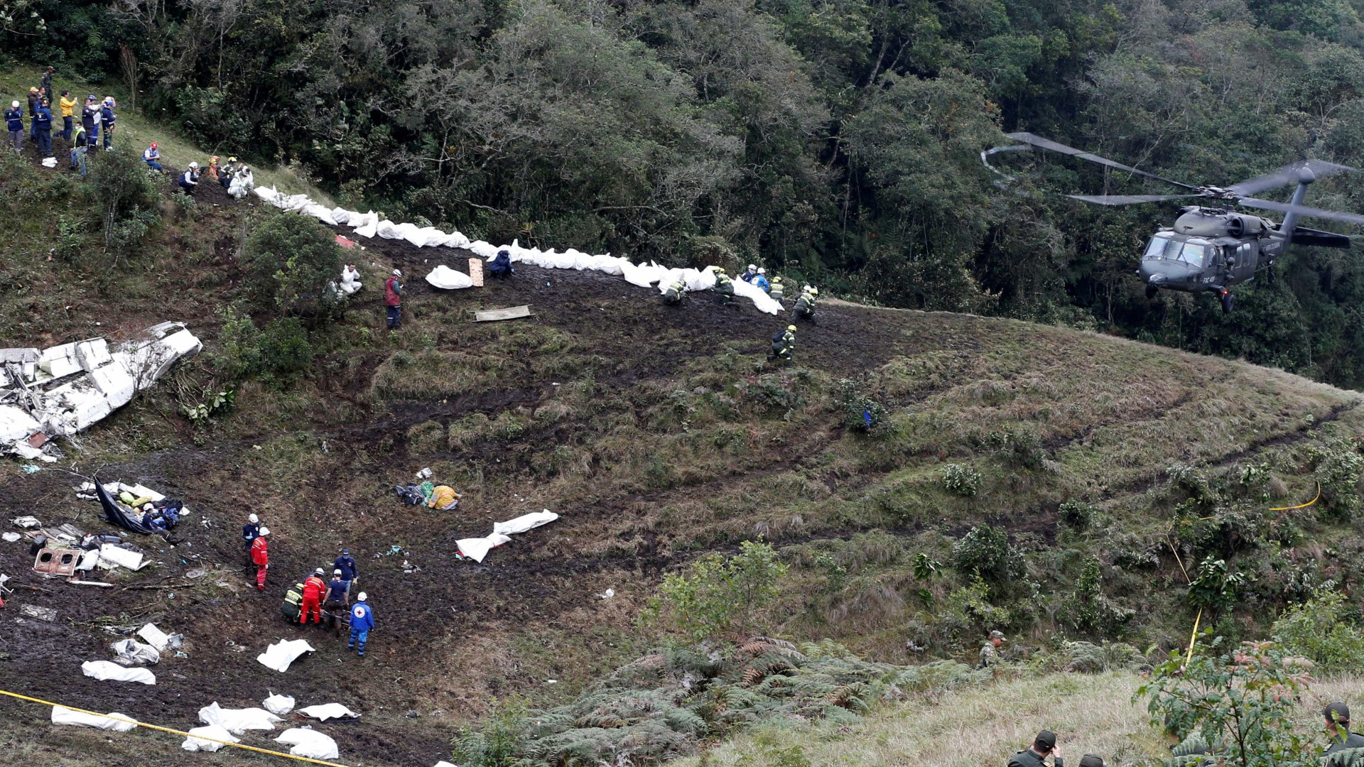 Caixas negras do avião que se despenhou na Colômbia já foram encontradas