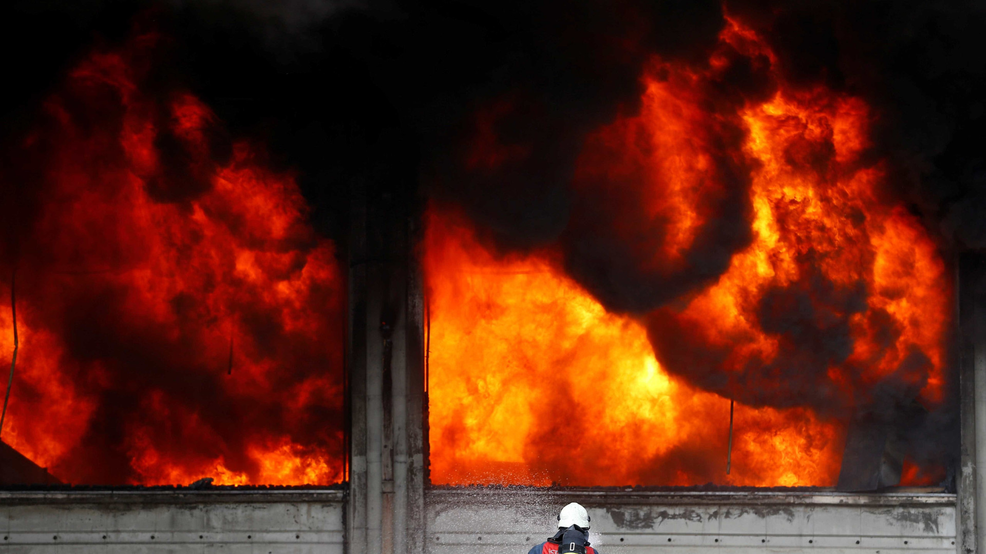 Incêndio em dormitório feminino numa escola turca provoca 12 mortes