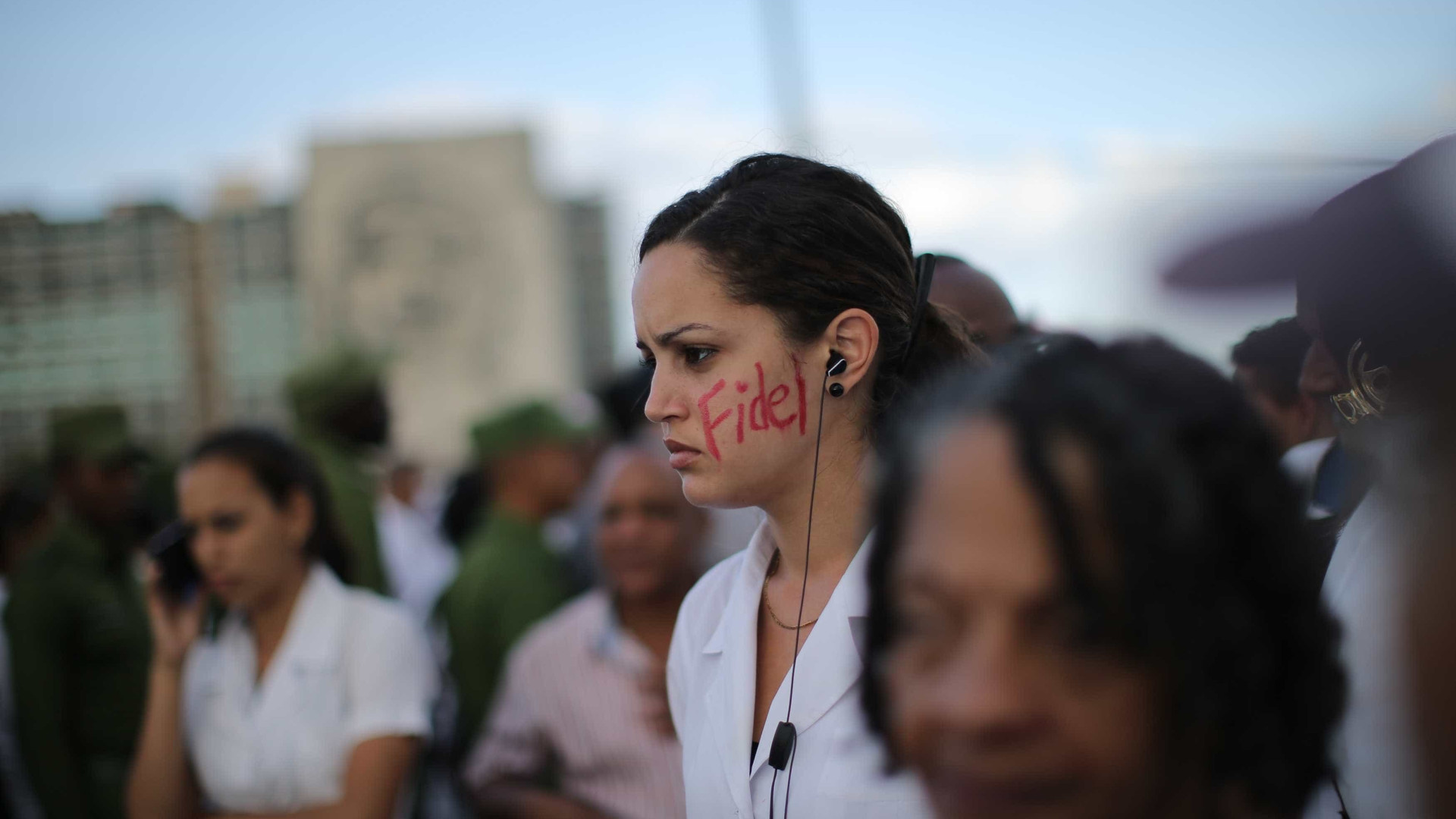 Uma centena de antigos estudantes em Cuba marcham em Cabo Verde por Fidel