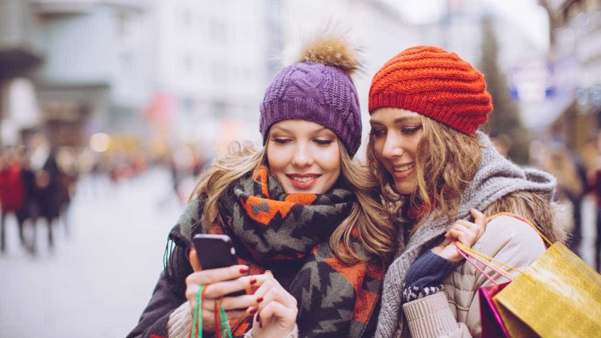 Portugueses usam internet antes de comprar, mas preferem ver montras