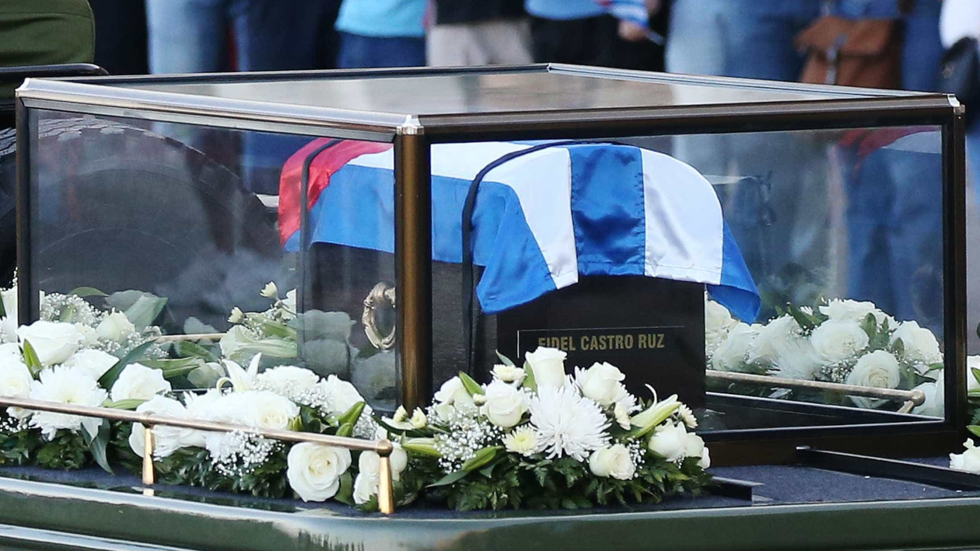 Cinzas de líder cubano viajam de Havana até Santiago onde são enterradas