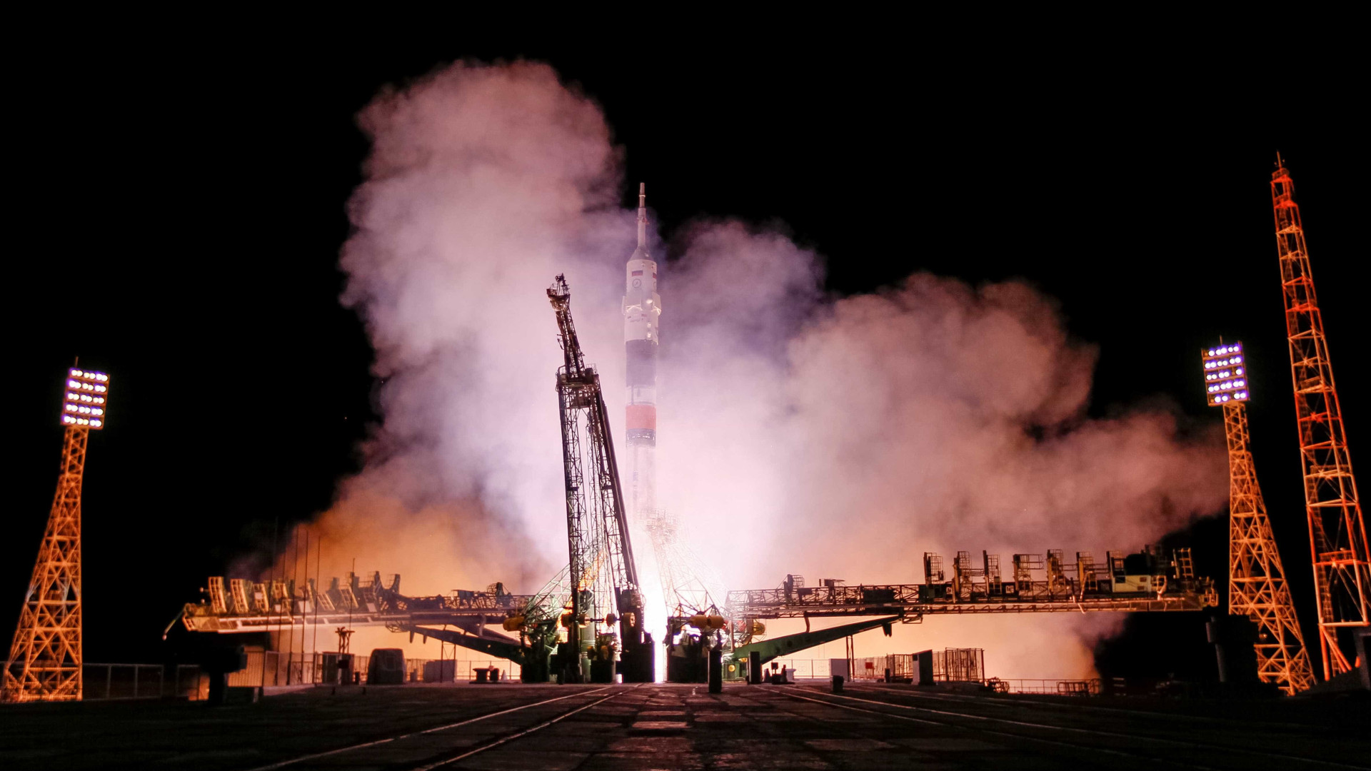 Agência espacial russa perde contacto com nave de carga não tripulada