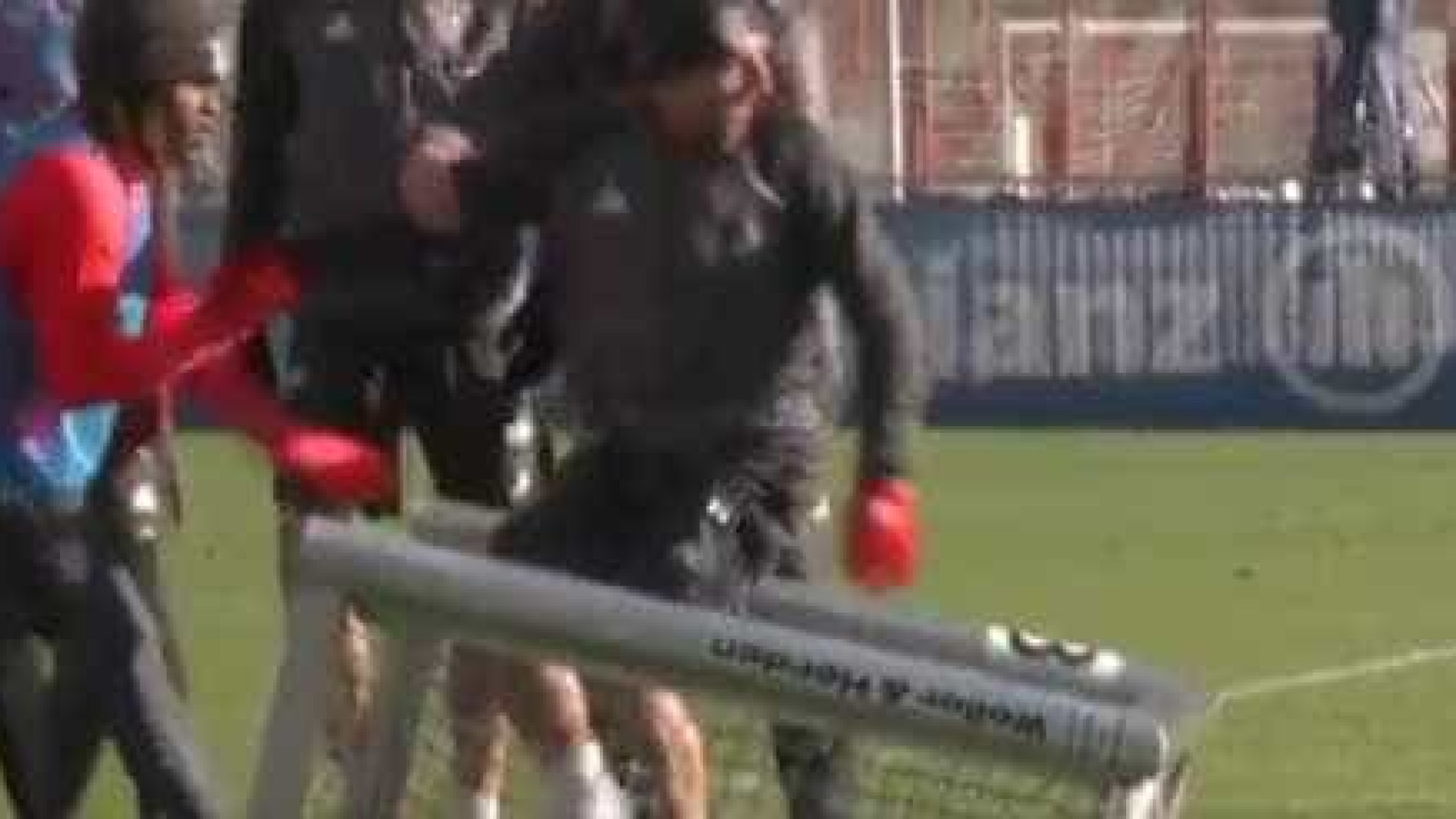 Renato Sanches meteu Ribéry dentro da baliza... literalmente