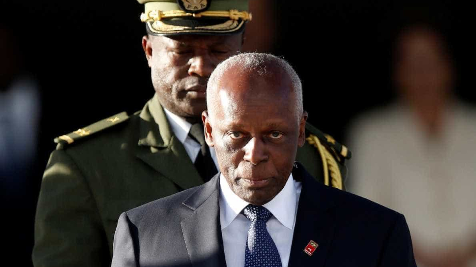 Eduardo dos Santos manterá o poder fora da Presidência, diz Bloomberg