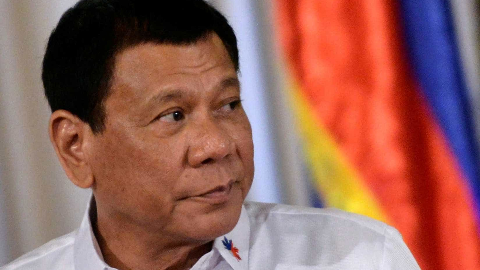 Presidente filipino quer armar civis para combater extremistas