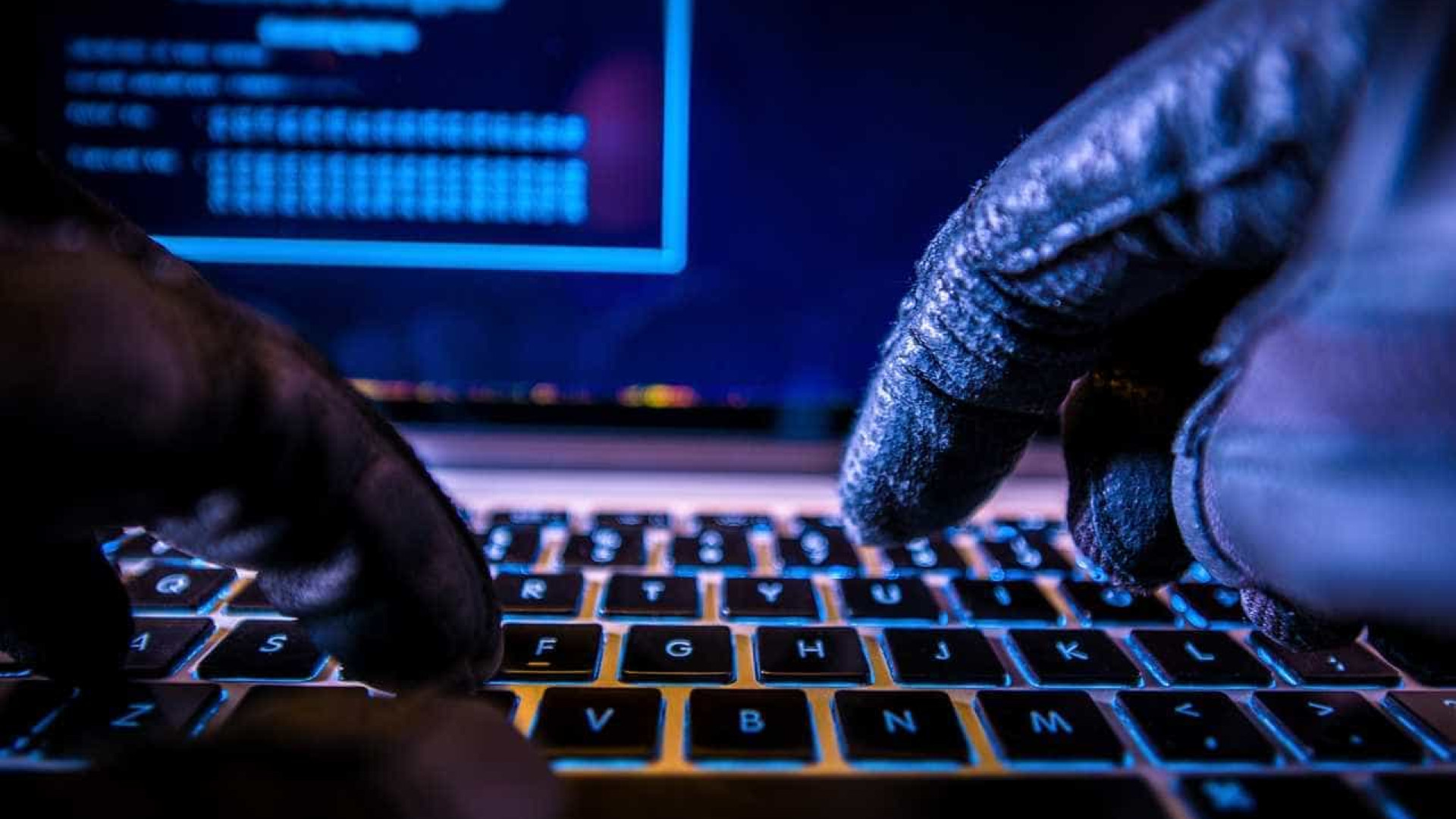 Homem acusado de burlar pessoas através de falsos anúncios no Facebook