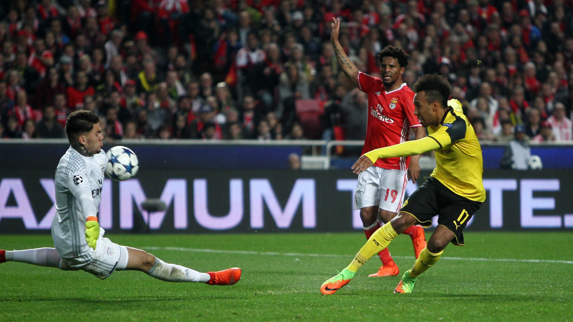 José Mourinho atribui vitória do Benfica ao desempenho de Ederson