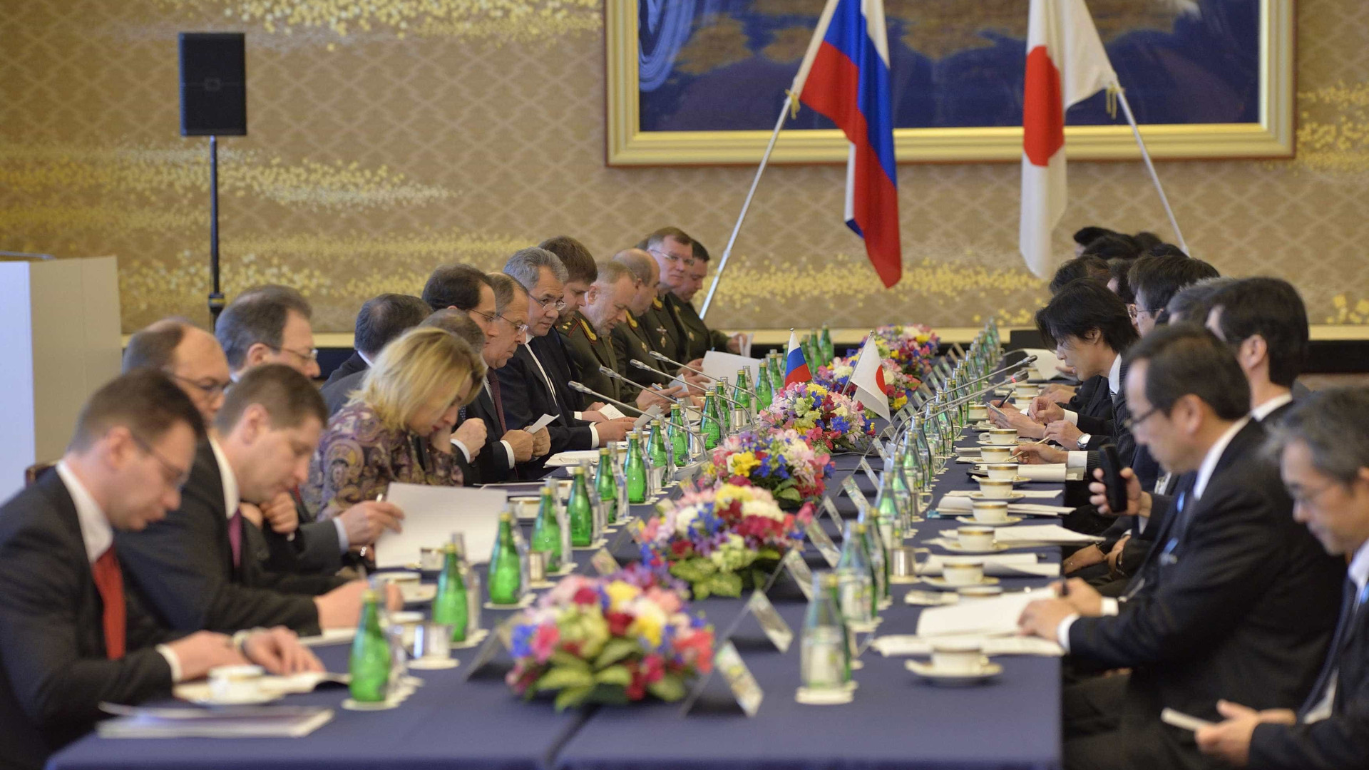 Japão e Rússia abordam segurança e disputa territorial de longa data