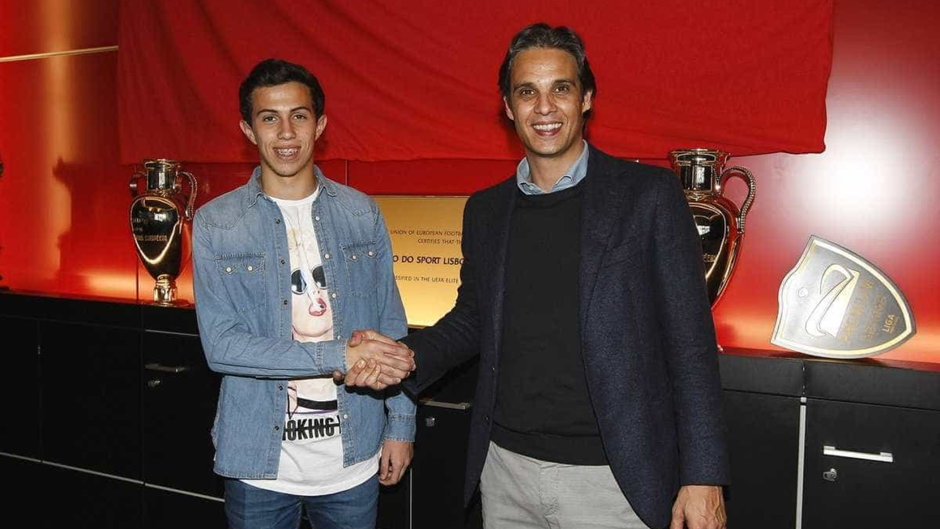 Benfica prolonga contrato com jovem de 16 anos