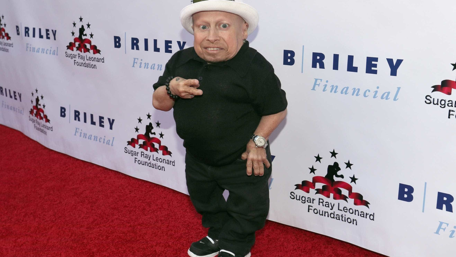 Família do ator Verne Troyer acredita que ele cometeu suicídio