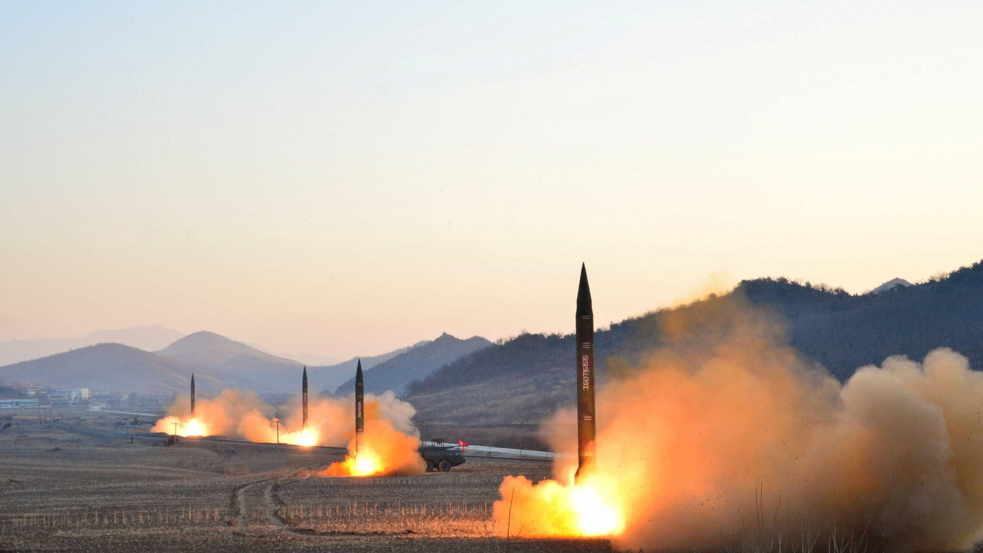 Coreia do Norte está a testar novos mísseis