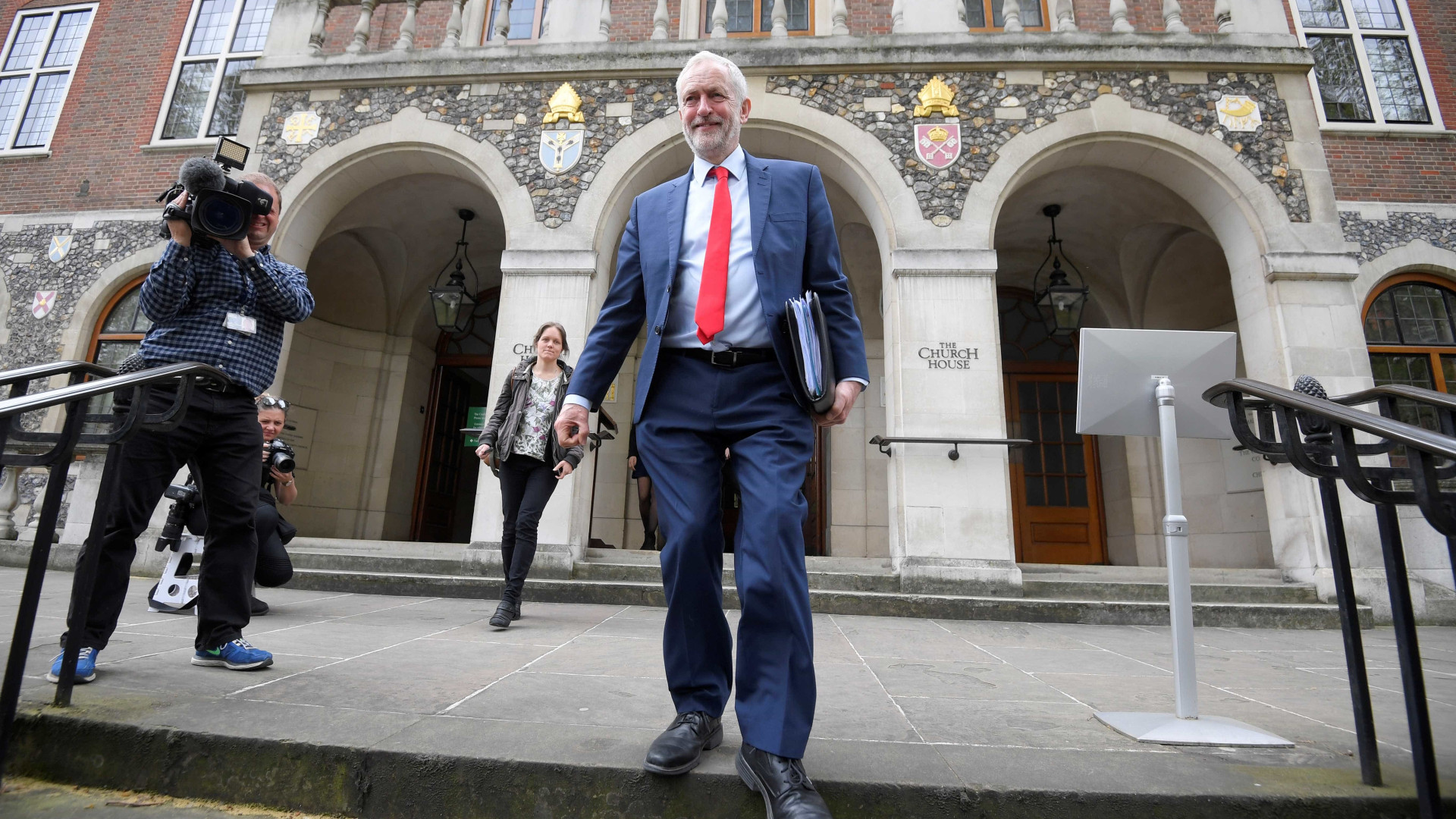 Corbyn descreve eleições como caso de "o sistema versus o povo"