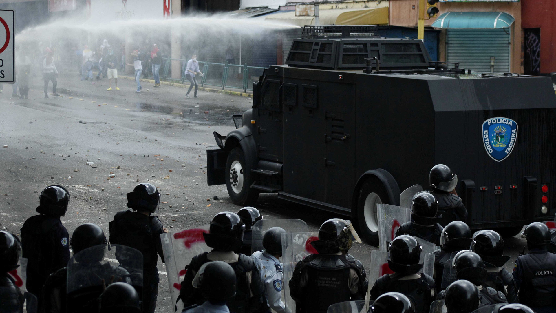 Preocupada com situação na Venezuela, UE pede um travão para a violência