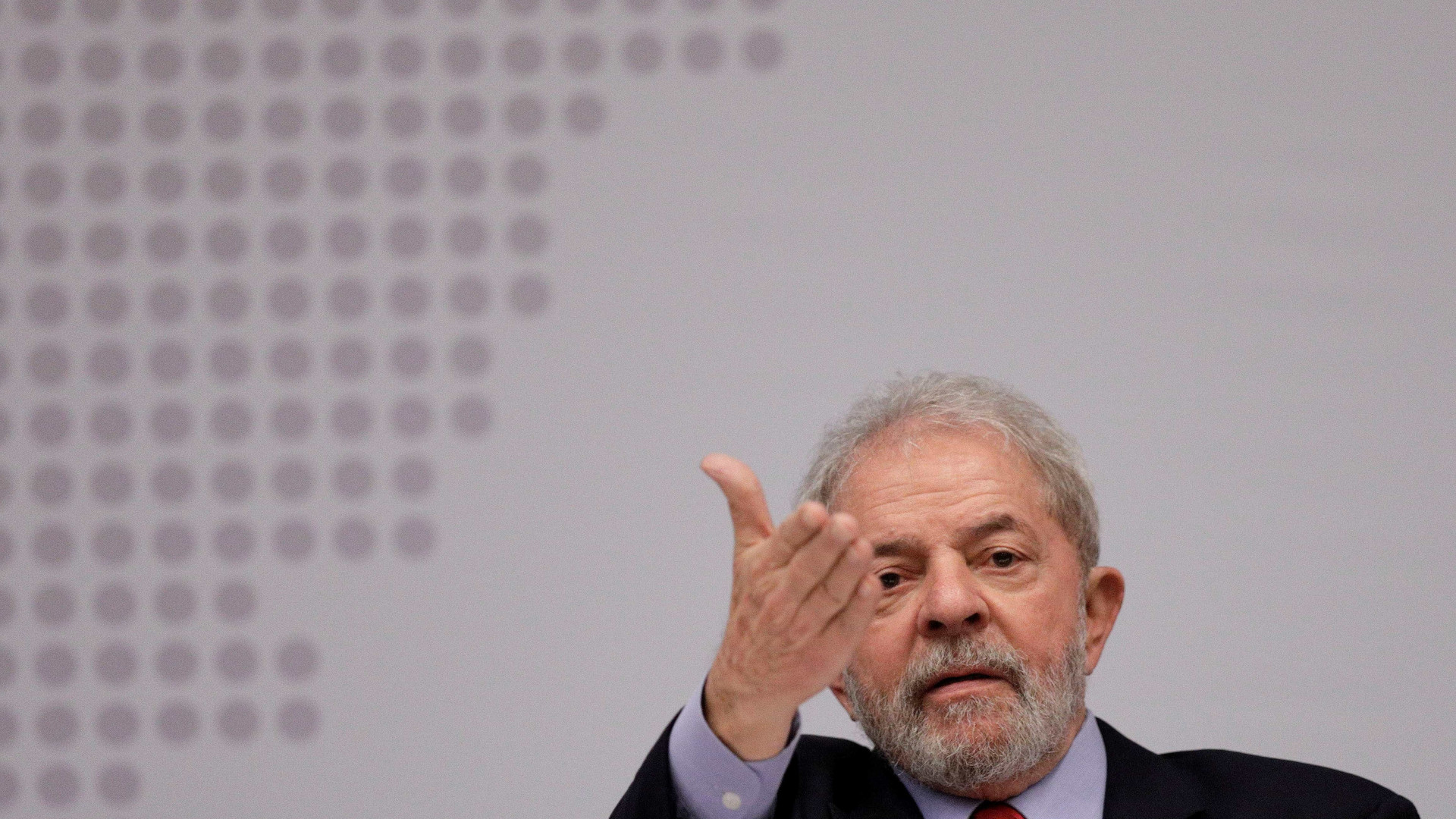 Juiz proíbe Lula da Silva de sair do país