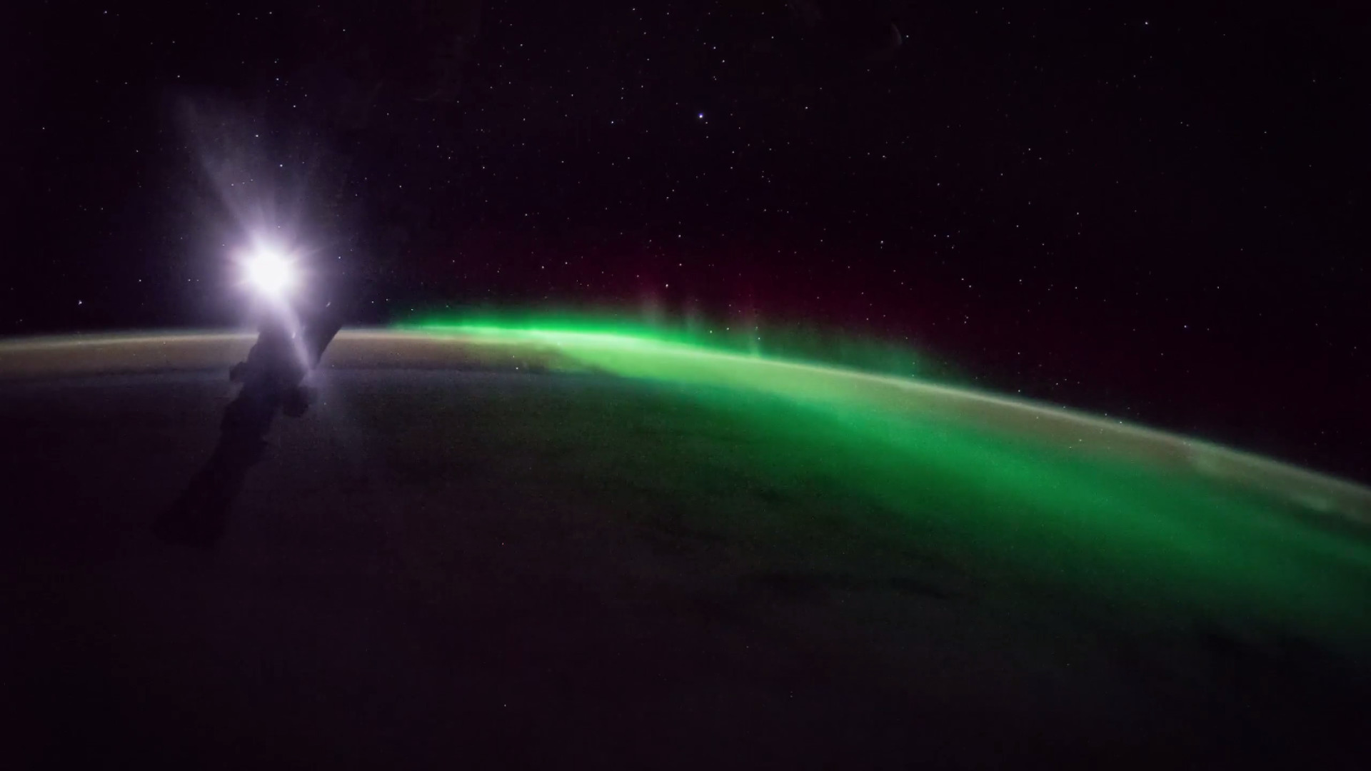 Imagens únicas de aurora boreal e nascer do sol vistos do Espaço