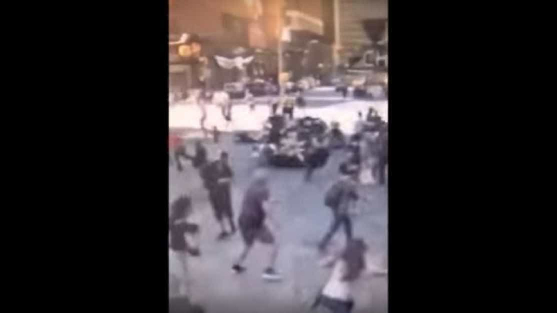 O vídeo do momento em que carro abalroou multidão em plena Times Square