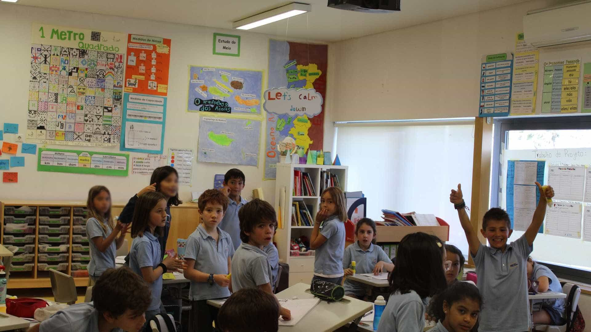 Nesta escola, os alunos aprendem com iPads e Minecraft e andam descalços