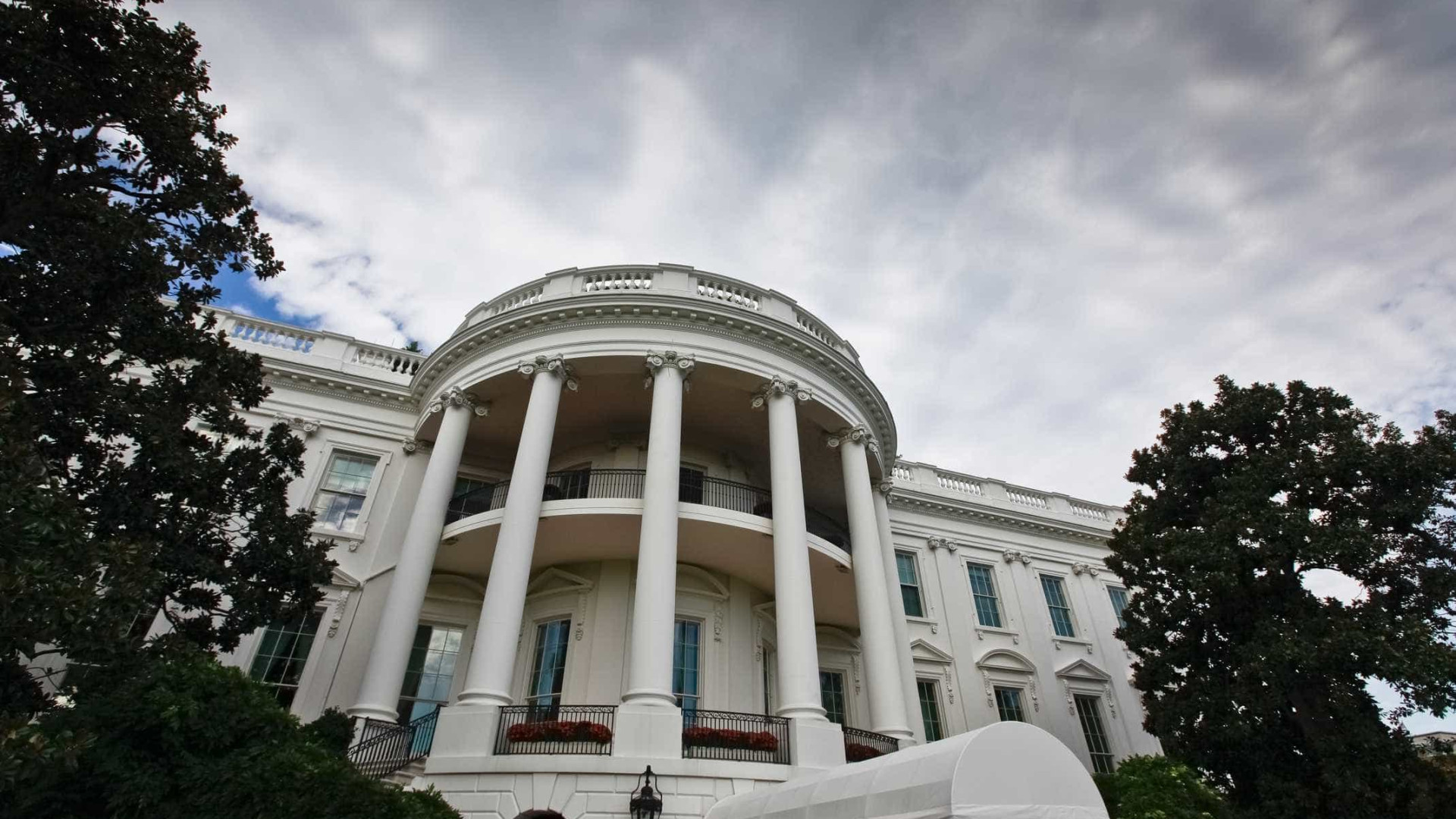 Pré-candidatos democratas à Casa Branca atacam diplomacia de Trump