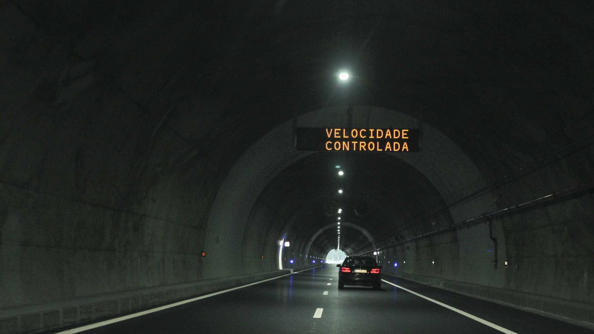 Três feridos em acidente no túnel do Marão