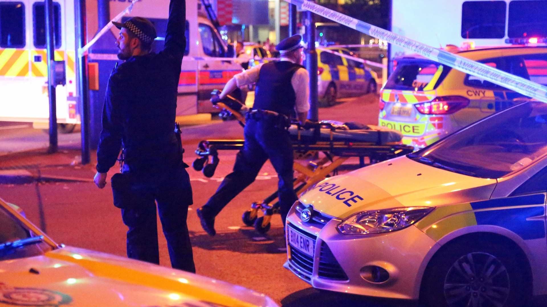 Londres: Momento em que condutor da carrinha é preso pelos populares