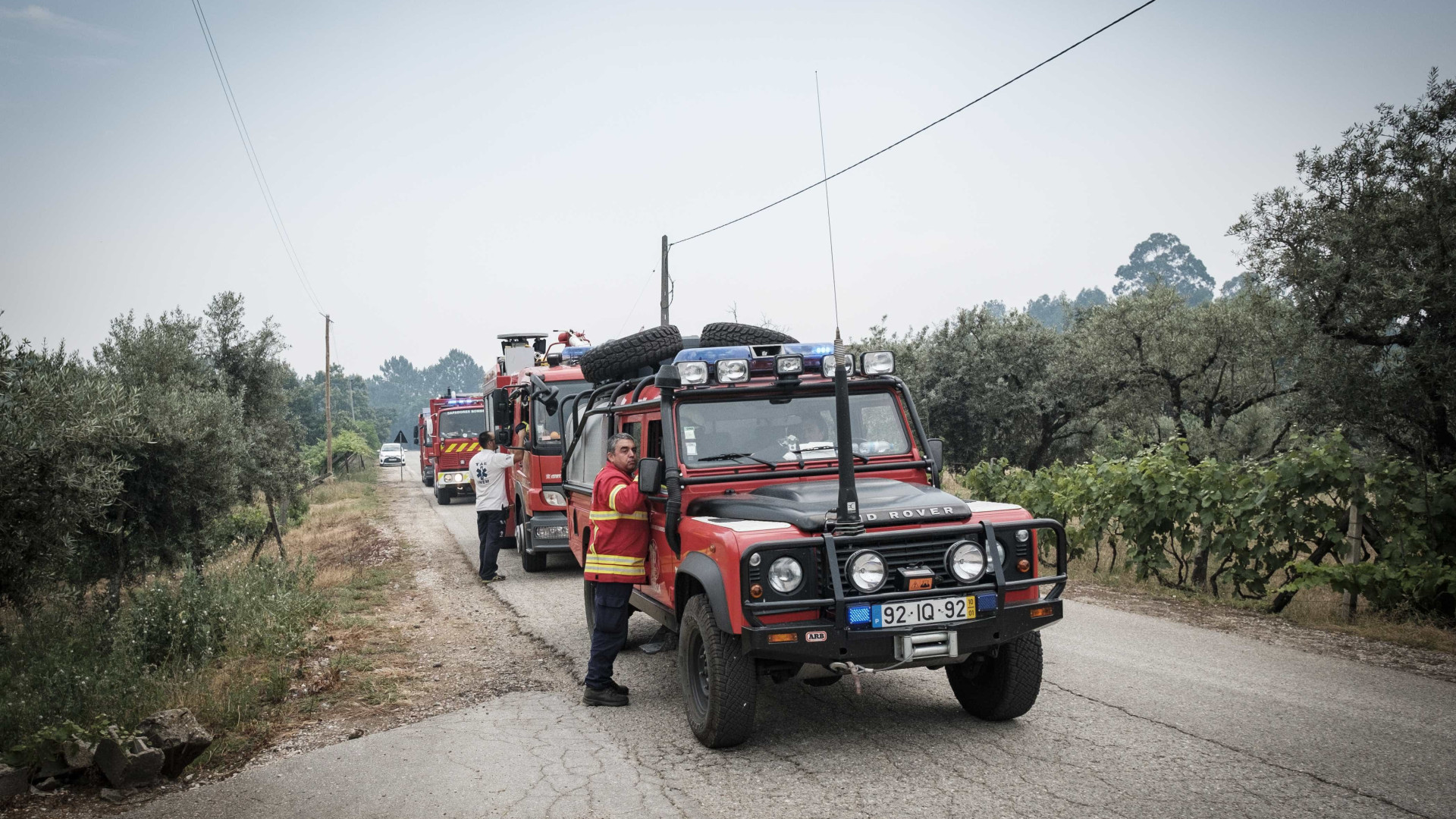 Incêndio pode ser extinto até ao final da manhã. Há 157 feridos