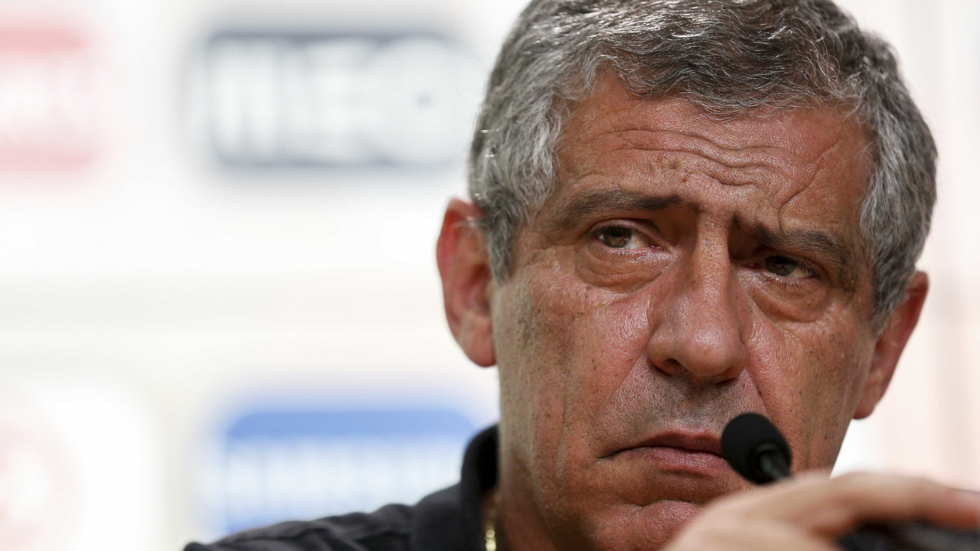 Escolhas de Fernando Santos complicaram contas do Valencia