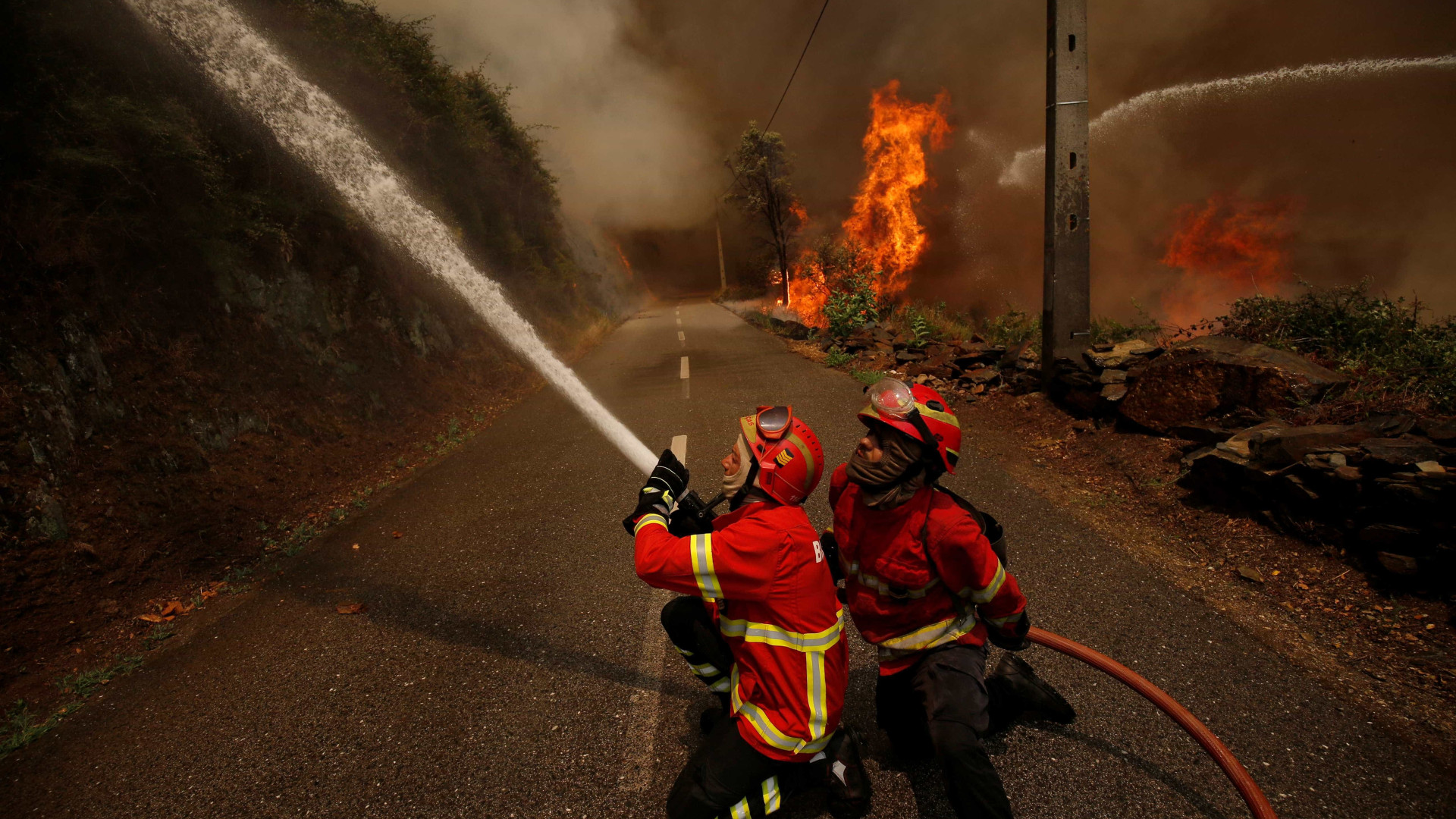 Mais de 2.000 operacionais no terreno a combater as chamas