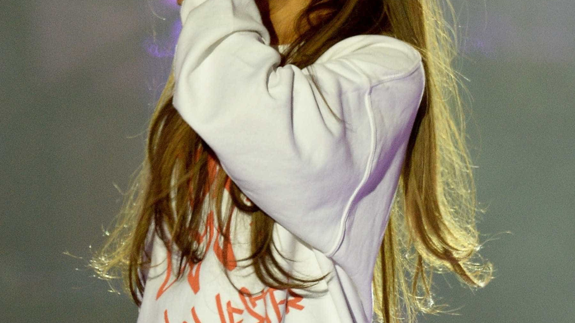 Família de Ariana Grande preocupada com saúde mental de cantora