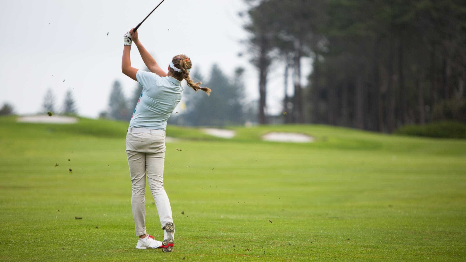 Golfistas norte-americanas proibidas de usar leggings e decotes
