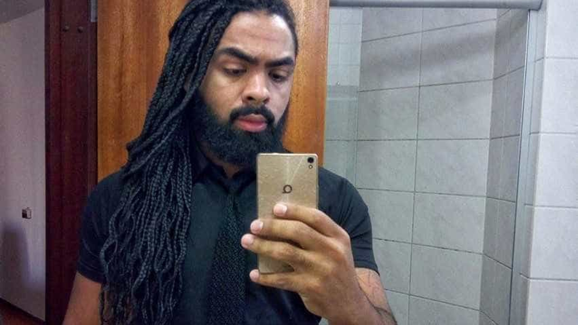 Advogado negro barrado em bar para não ser "confundido com o segurança"
