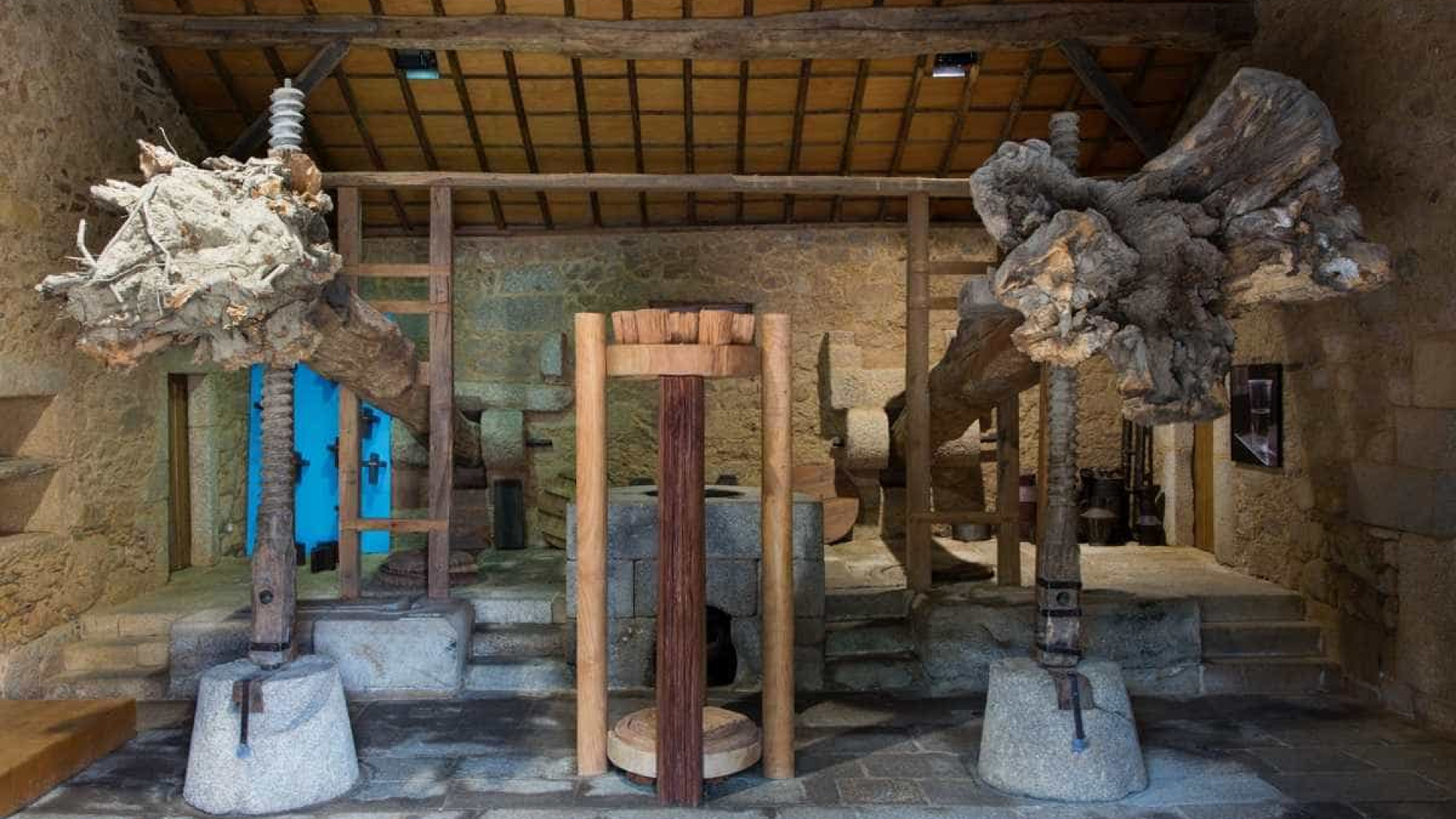 'VER': Uma nova exposição na aldeia histórica casa de arte contemporânea