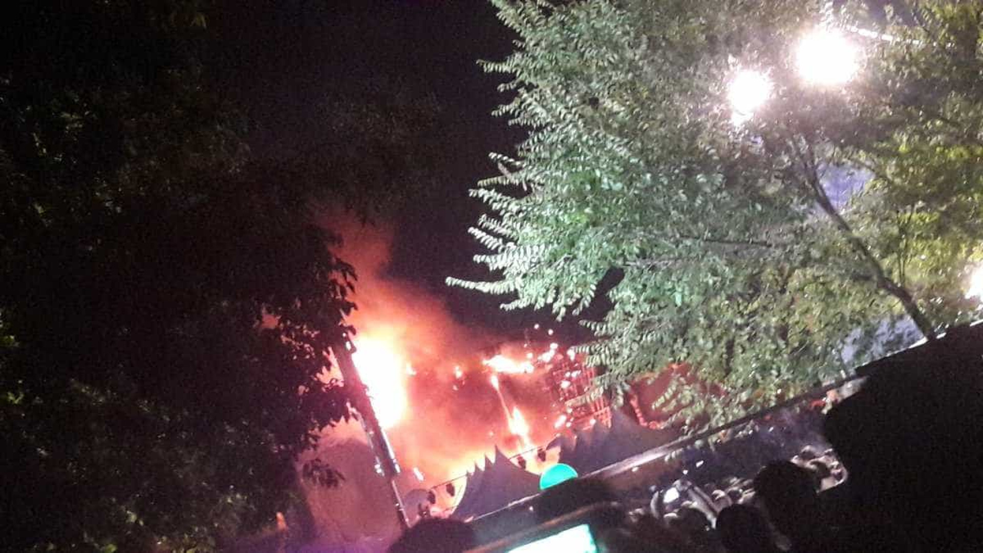 Em atualização Tomorrowland de Barcelona evacuado devido a incêndio Em atualização Tomorrowland de Barcelona evacuado devido a incêndio