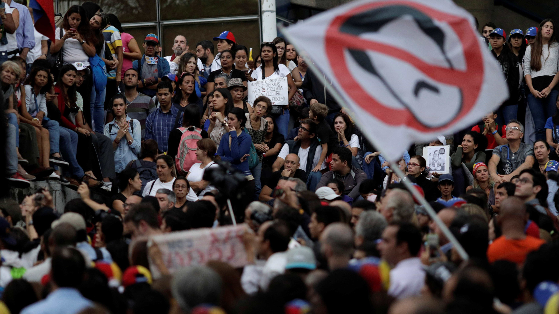 Assassinado jornalista de jornal crítico do regime de Maduro