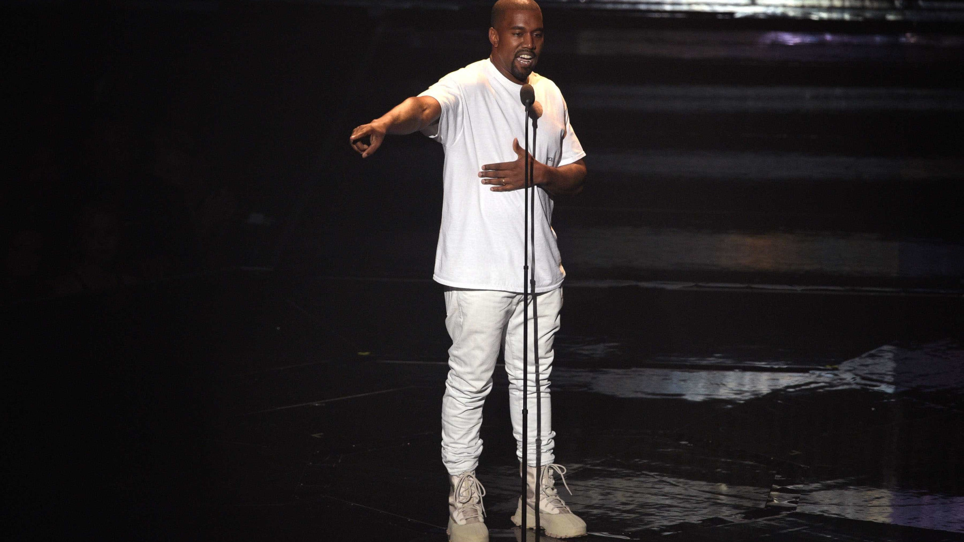 Kanye West em mais um processo de tribunal. Desta vez exige 10 milhões