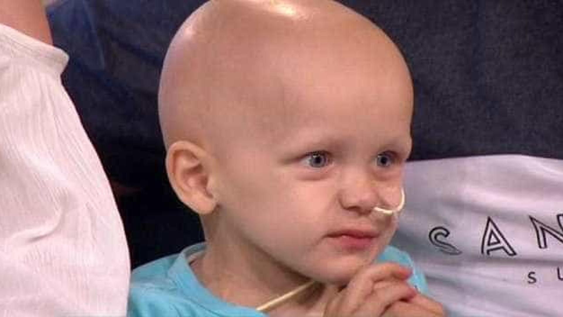 "Volta quando o cabelo crescer", diz apresentador a menino com cancro