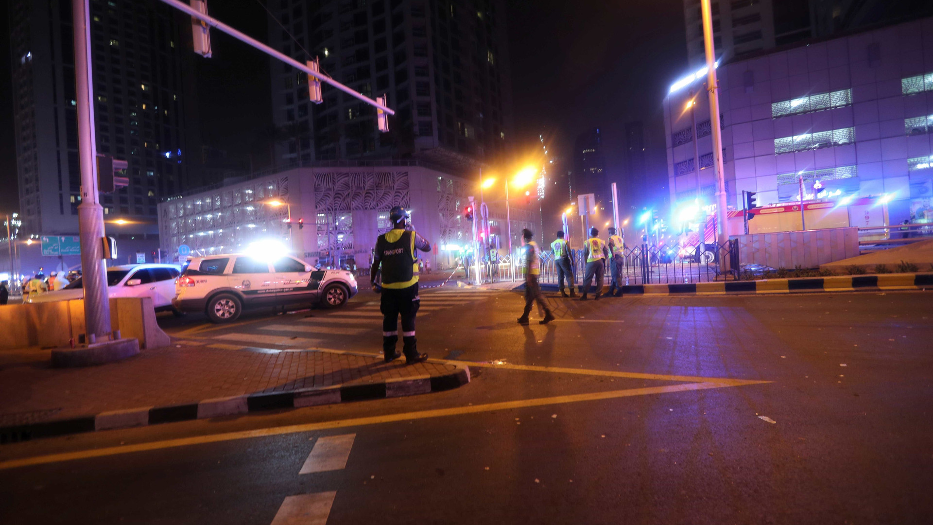 Controlado incêndio em torre residencial no Dubai
