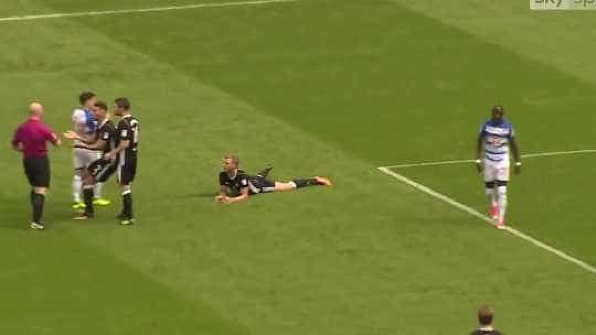 Defesa do Fulham precisou de apenas 39 segundos... para ser expulso