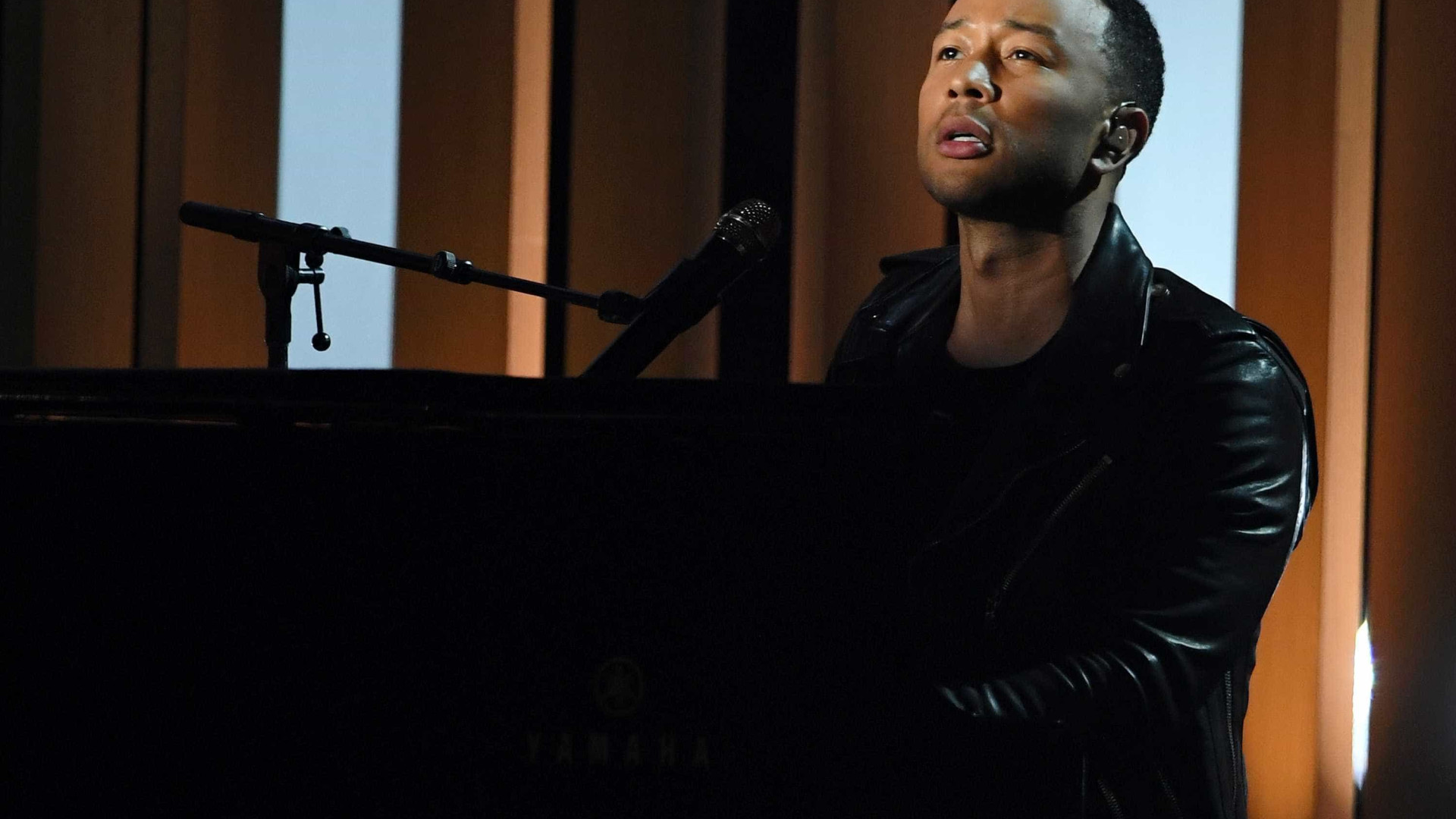 John Legend fala sobre perda da virgindade e problemas de fertilidade
