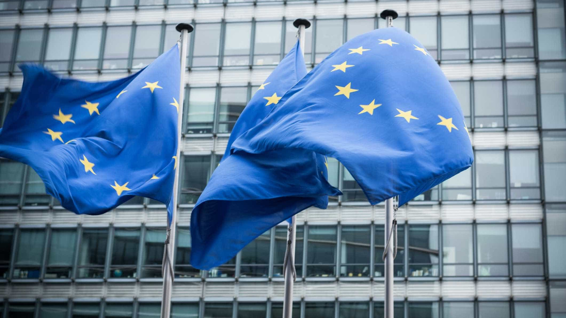 União Europeia diz 'basta' e aperta o cerco ao Facebook e à Google