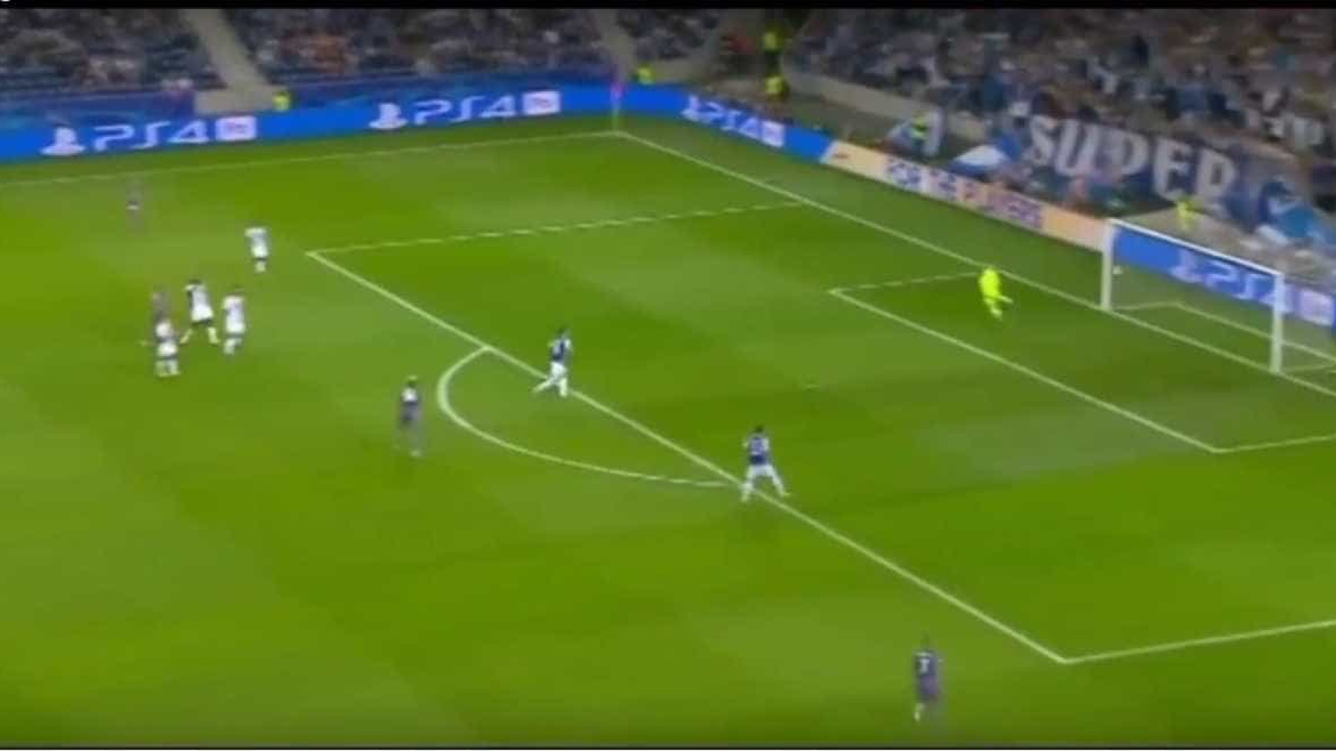 Tosun 'fuzila' baliza de Iker Casillas e coloca equipa na frente