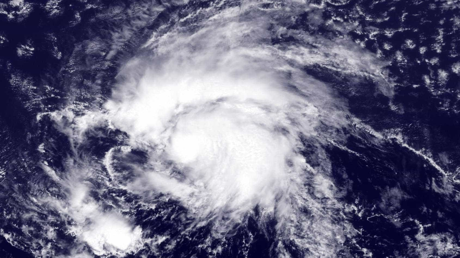 Furacão Ophelia continua a aproximar-se dos Açores