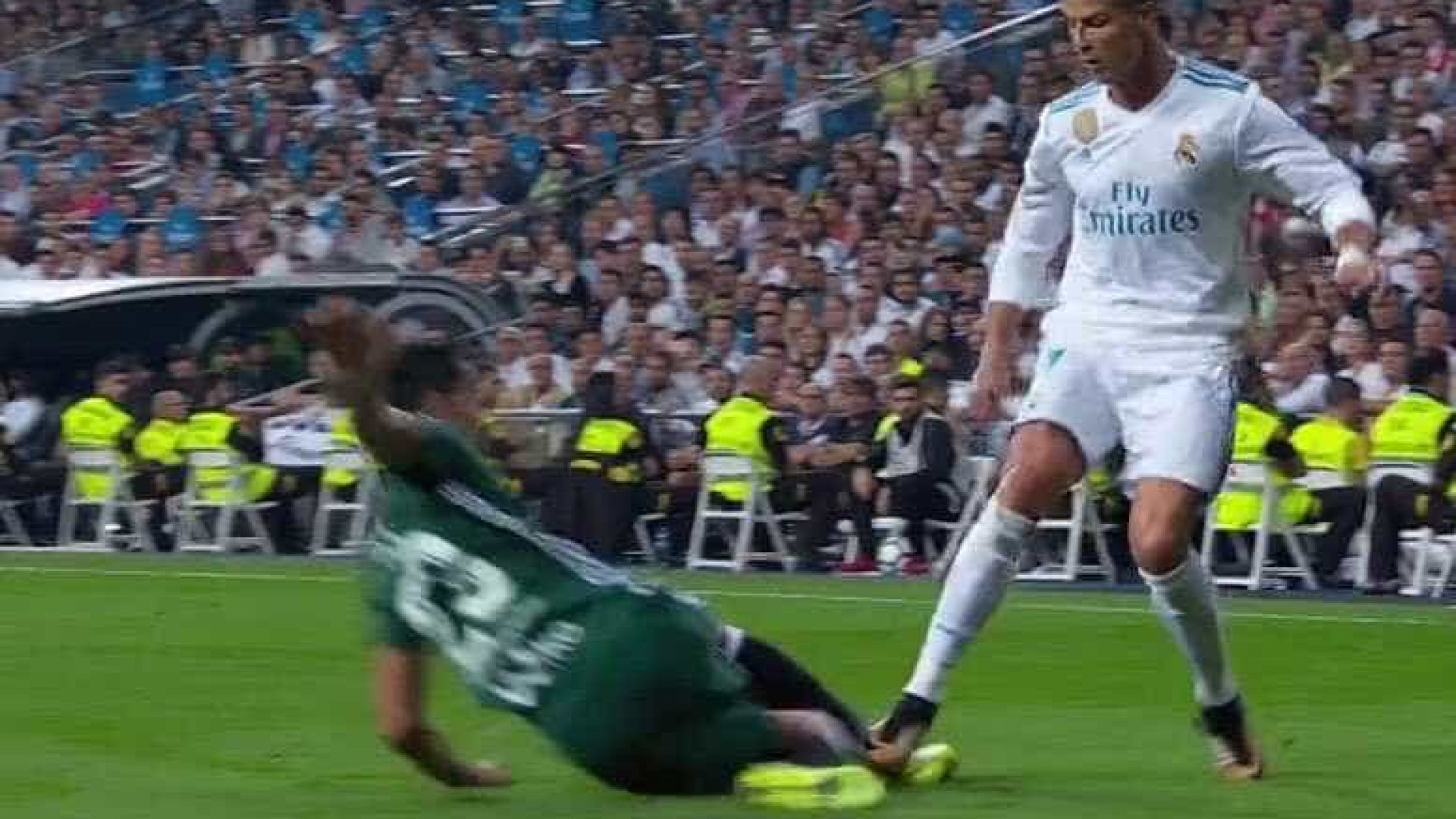 Espanhóis dizem que Ronaldo deveria ter sido expulso neste lance