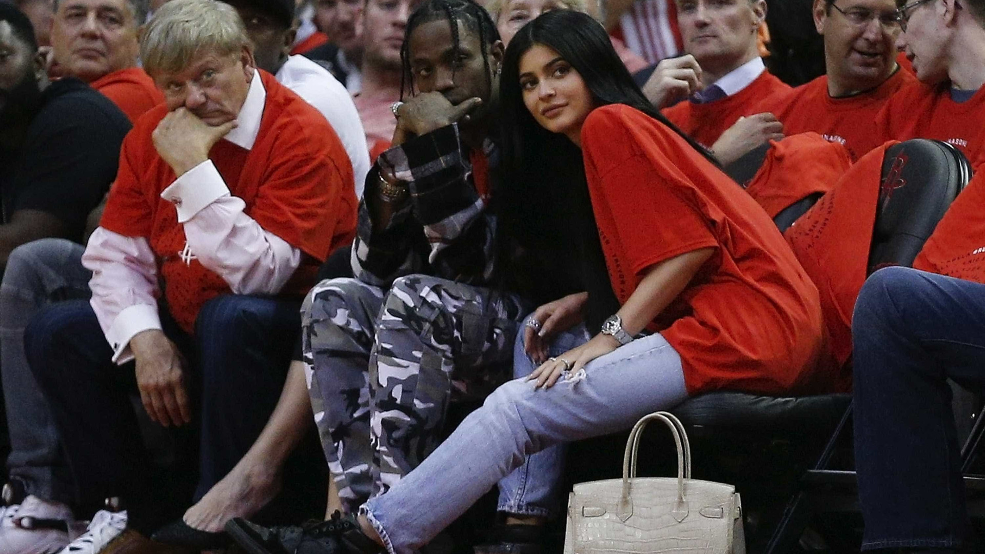 Kylie Jenner está noiva? Anel suspeito dá origem a rumores