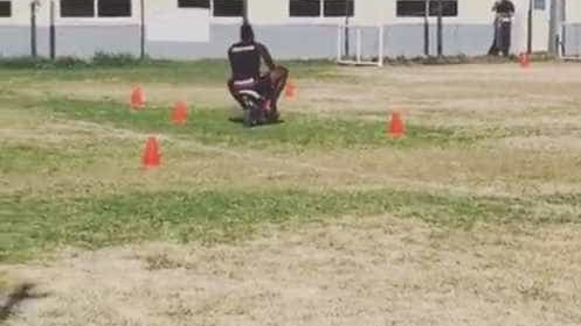 Balotteli volta a agitar redes sociais: Uma corrida de mini motos