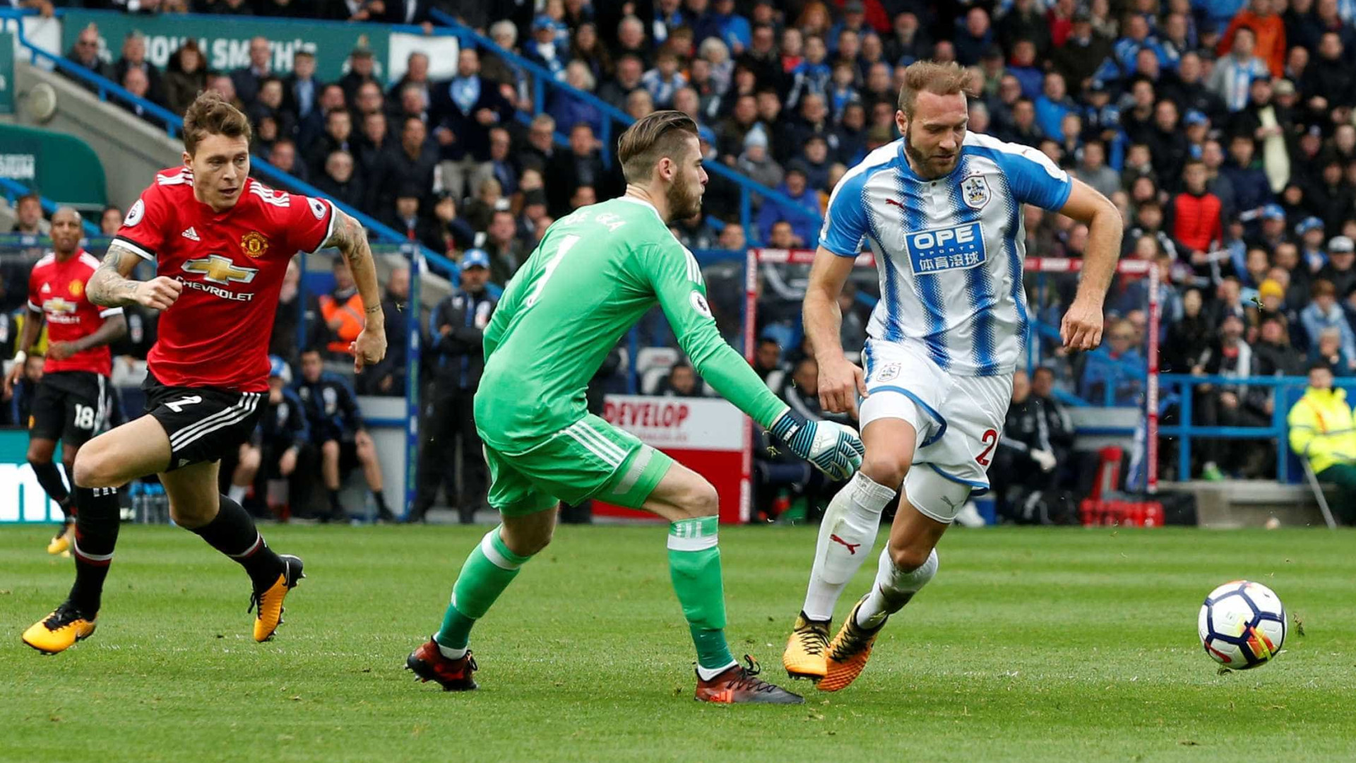 Depoitre aproveitou falha de Lindelof para marcar ao United