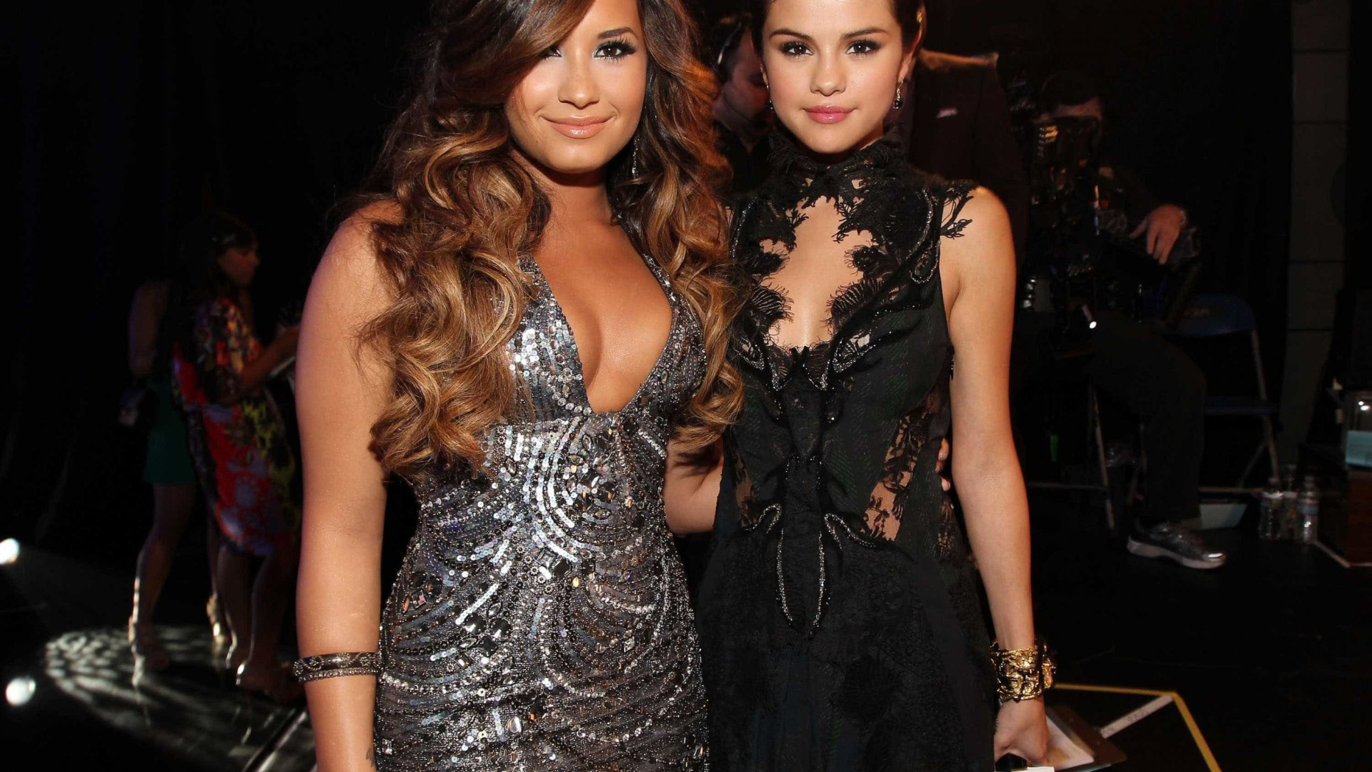 Selena Gomez quebra silêncio sobre overdose de Demi Lovato