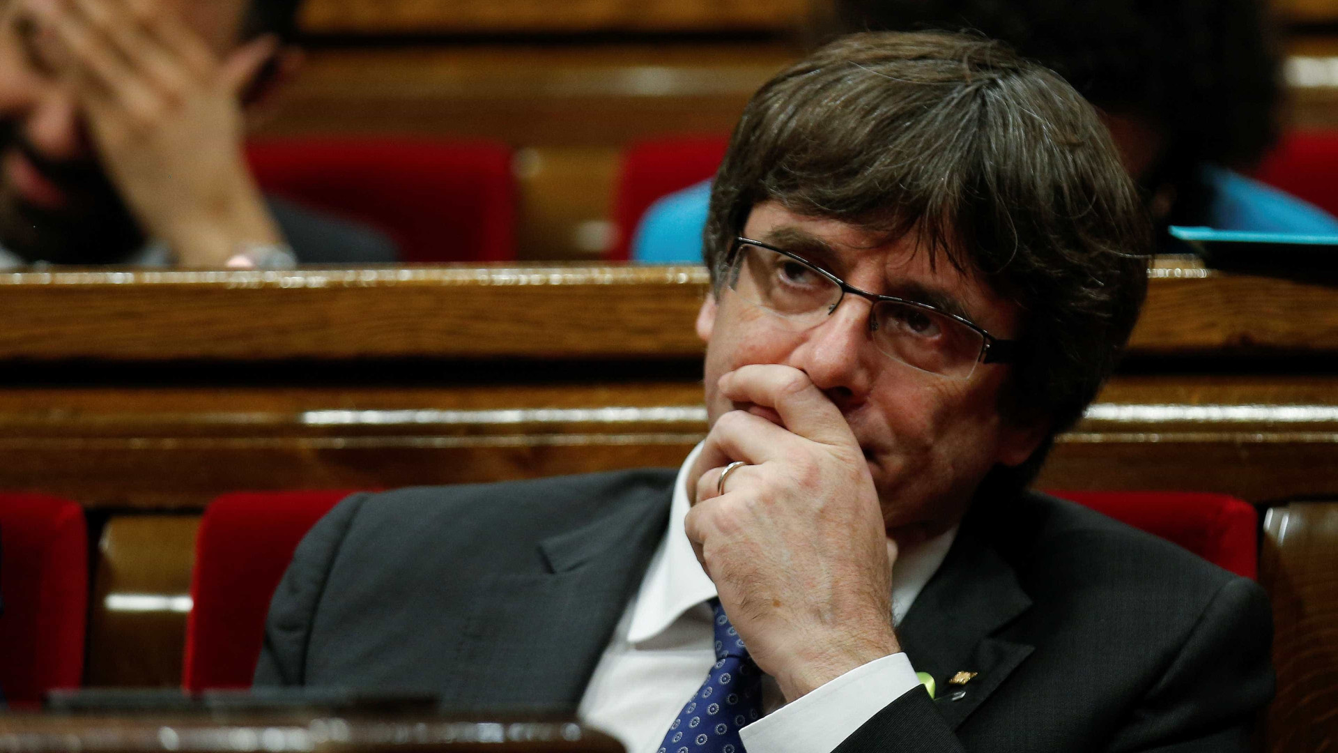 Procuradoria alemã pede extradição de Puigdemont. Tribunal recusa prisão