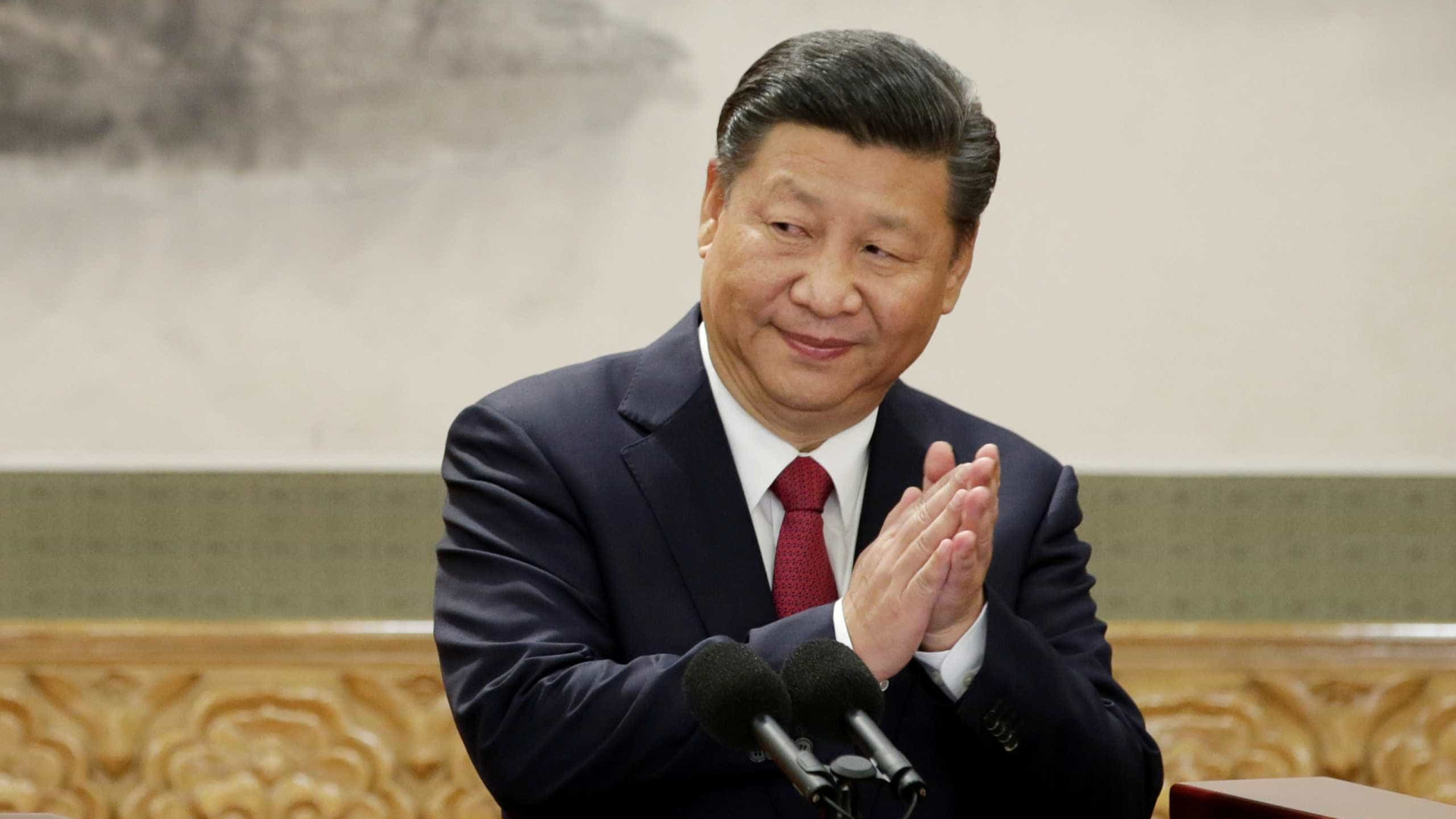 Chineses criticam ajuda financeira, Pequim suspende comentários 'online'